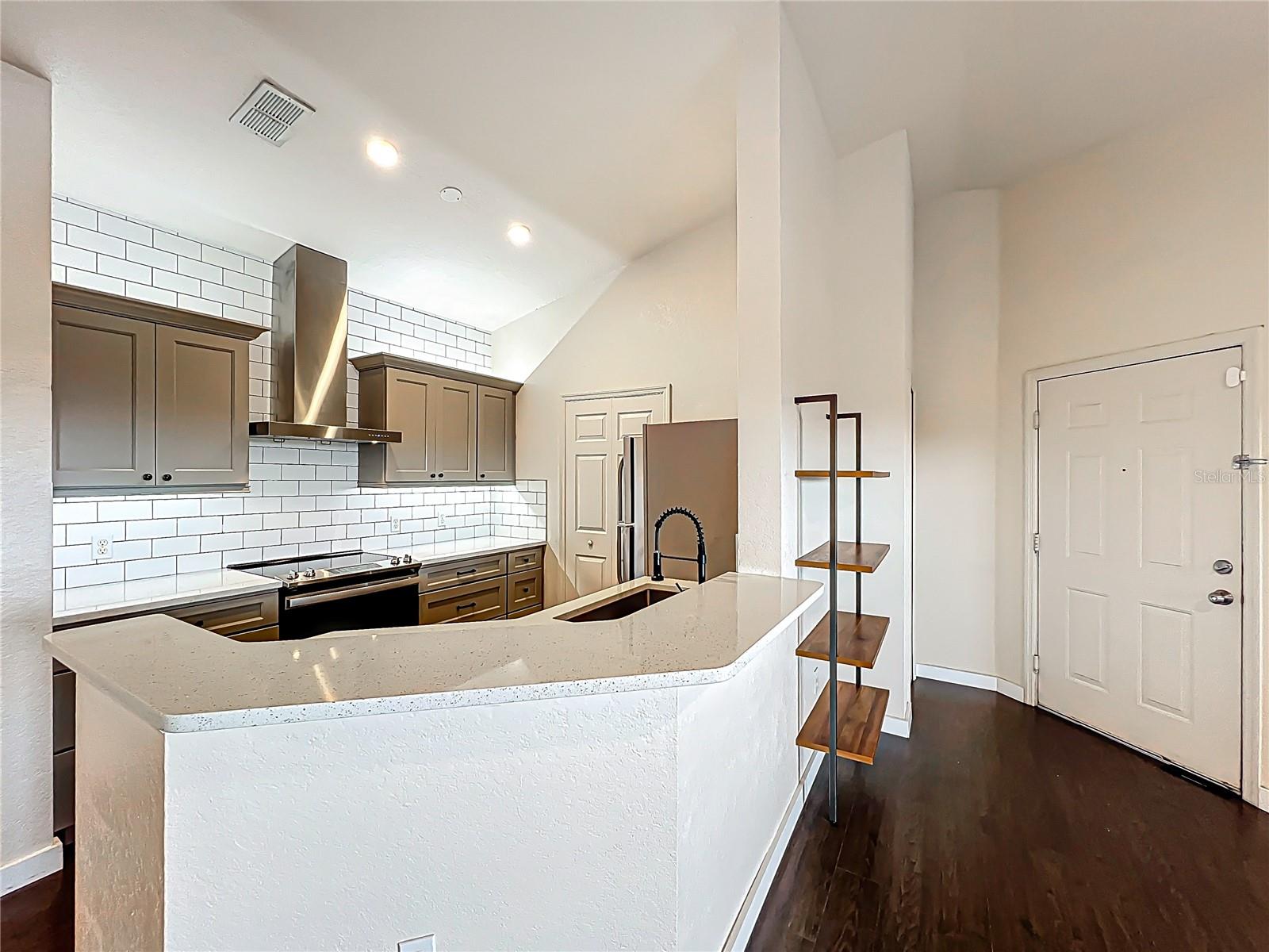 Image 14 of 52 For 6059 Westgate Drive 433