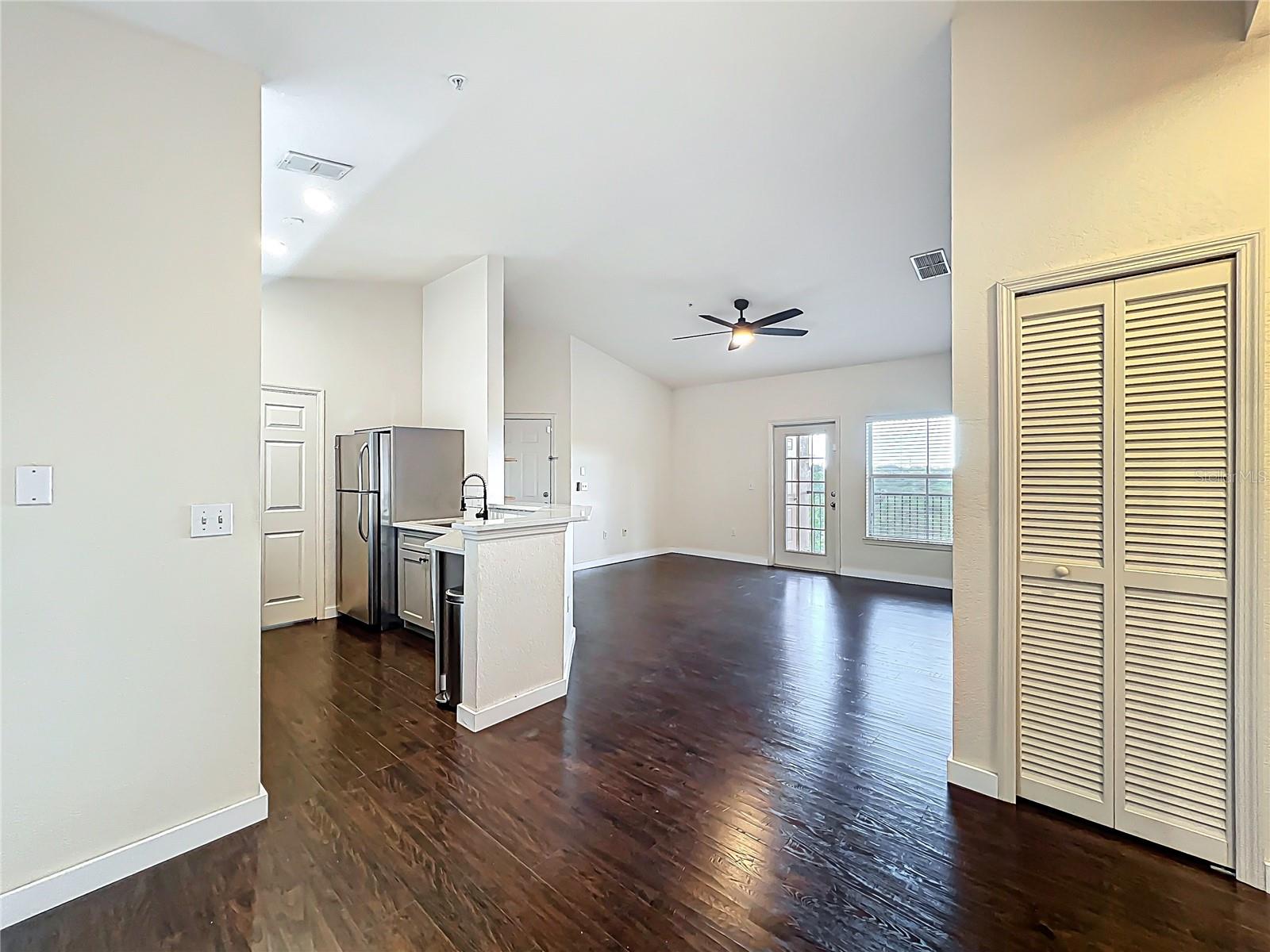 Image 17 of 52 For 6059 Westgate Drive 433