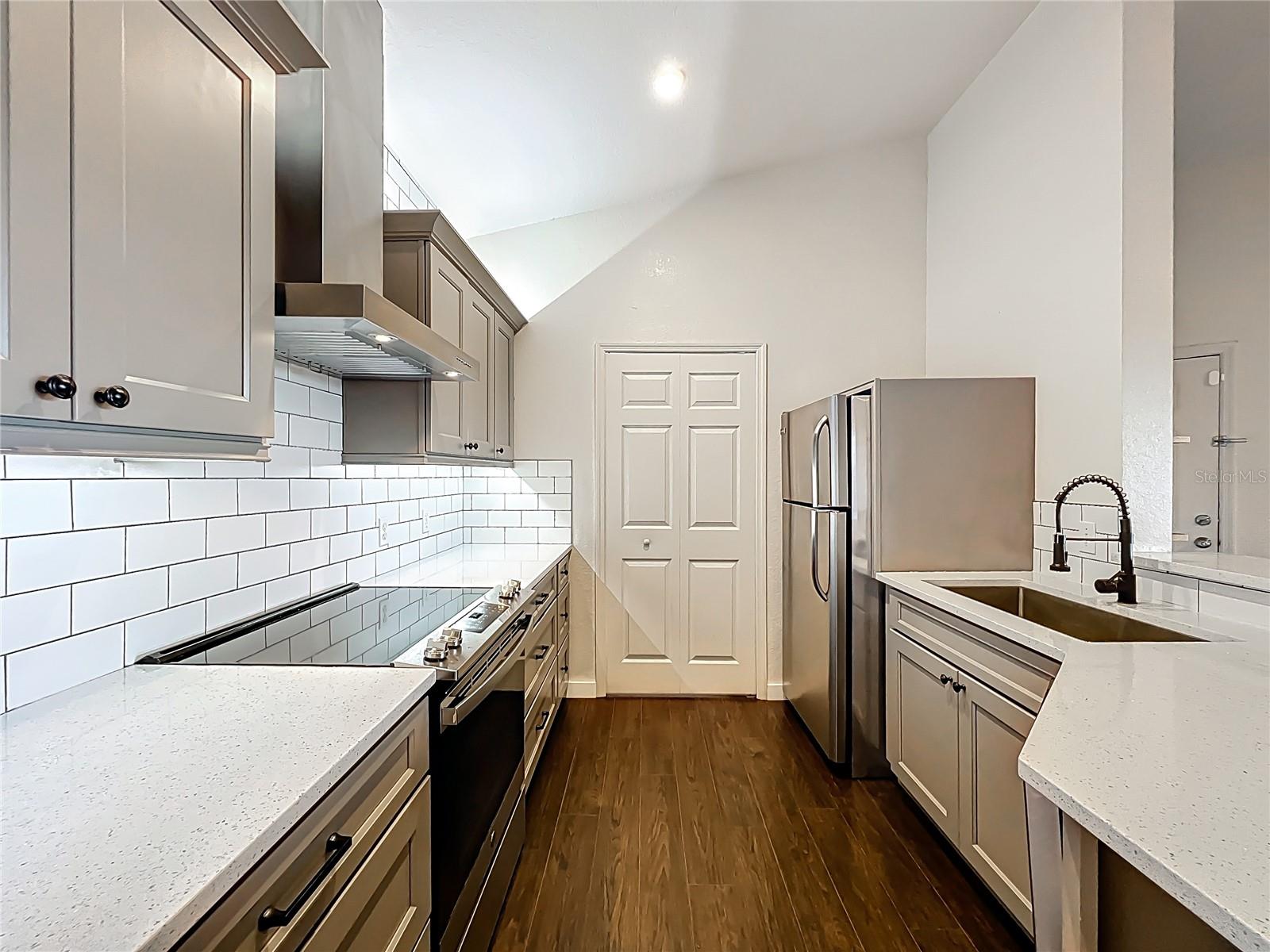 Image 19 of 52 For 6059 Westgate Drive 433