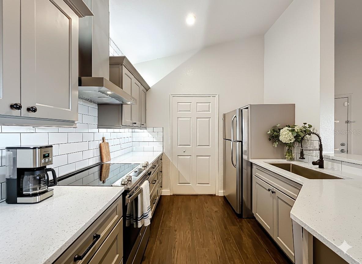 Image 2 of 52 For 6059 Westgate Drive 433