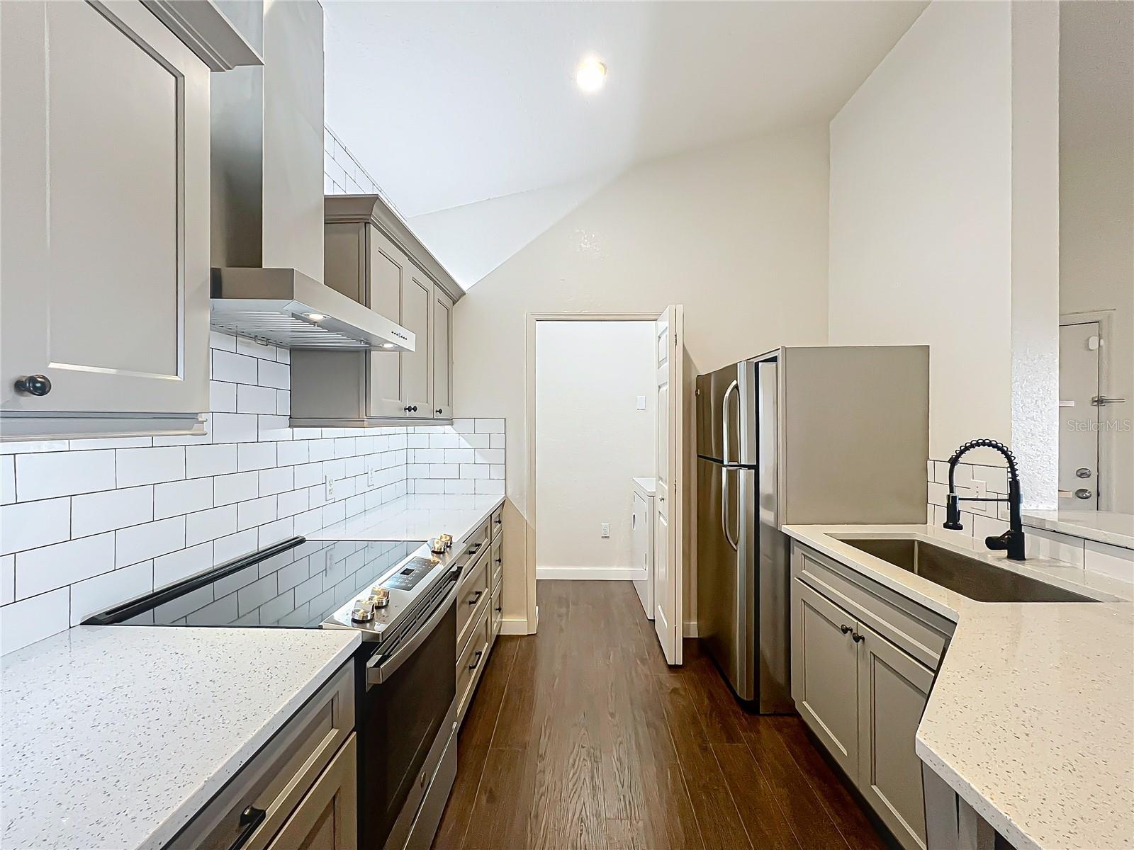 Image 20 of 52 For 6059 Westgate Drive 433