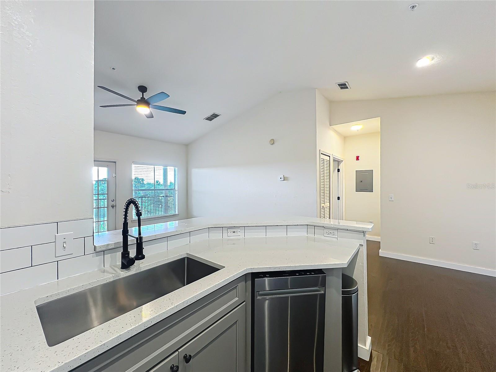 Image 22 of 52 For 6059 Westgate Drive 433