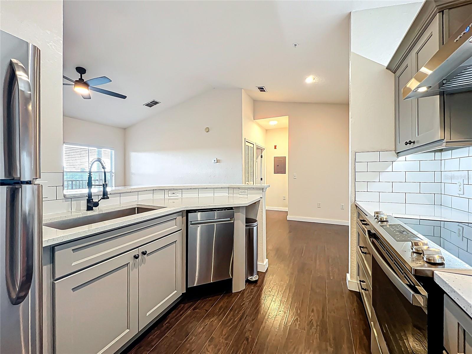 Image 23 of 52 For 6059 Westgate Drive 433