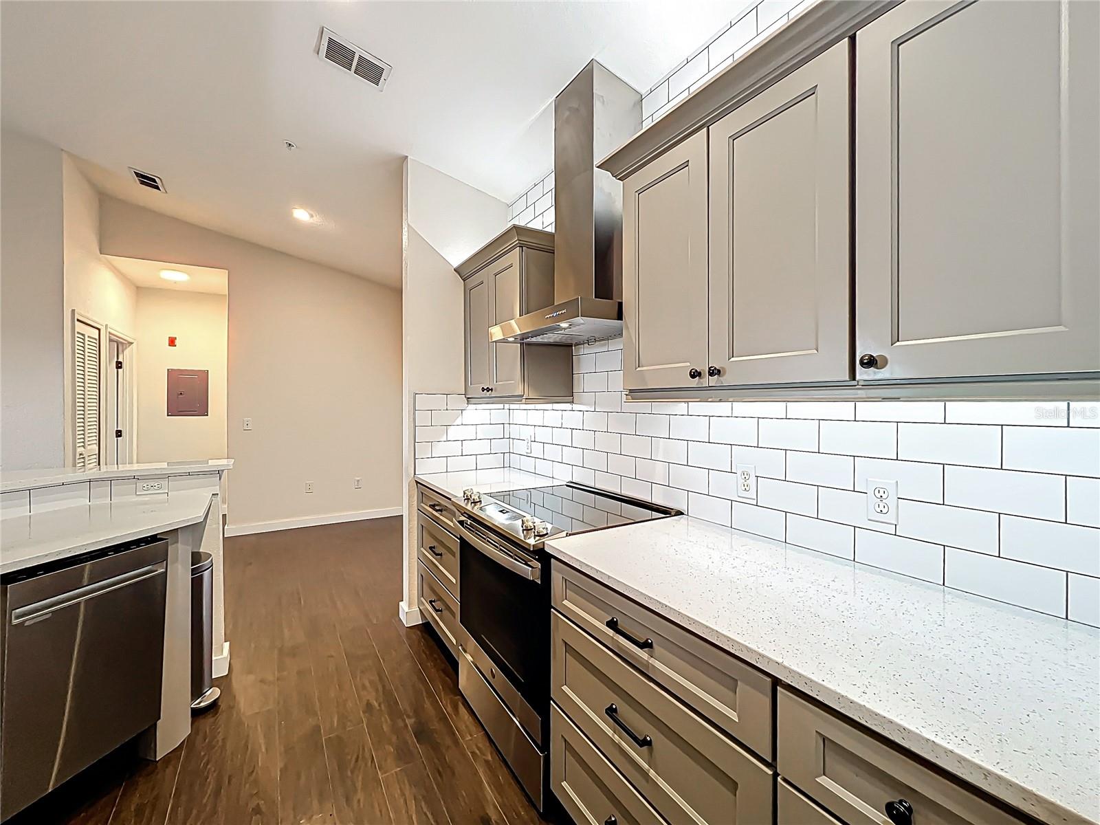 Image 26 of 52 For 6059 Westgate Drive 433