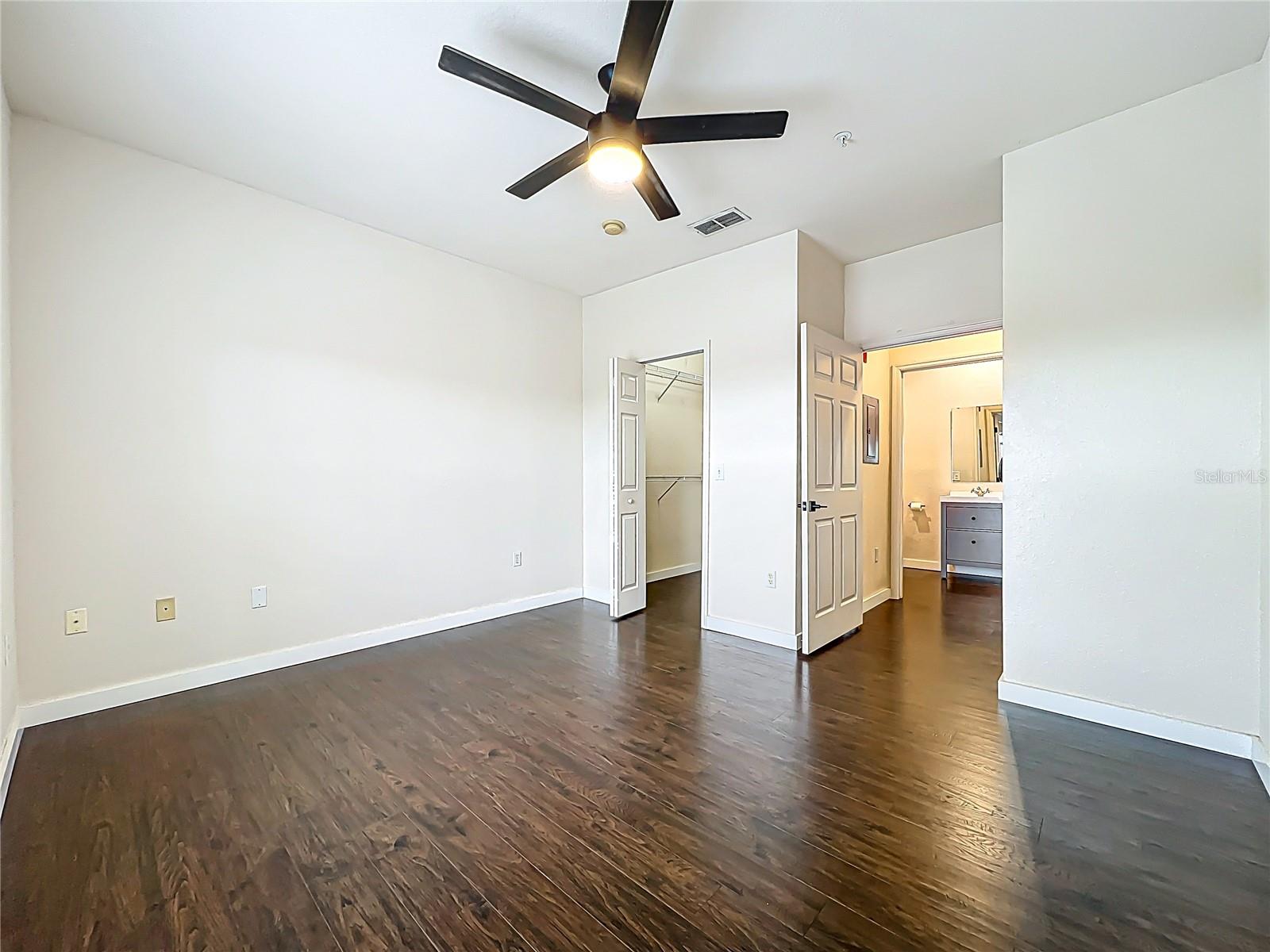 Image 31 of 52 For 6059 Westgate Drive 433