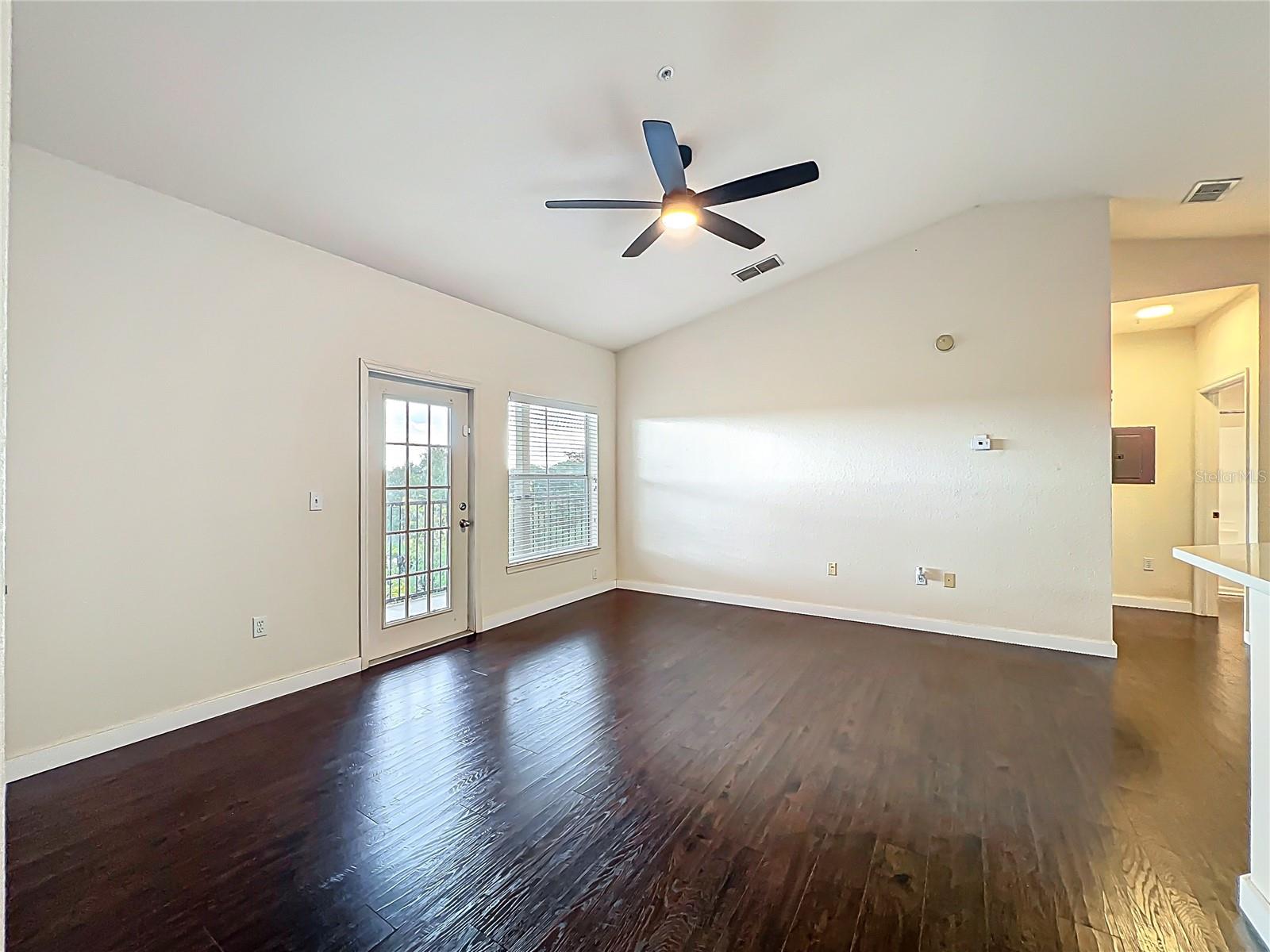 Image 9 of 52 For 6059 Westgate Drive 433