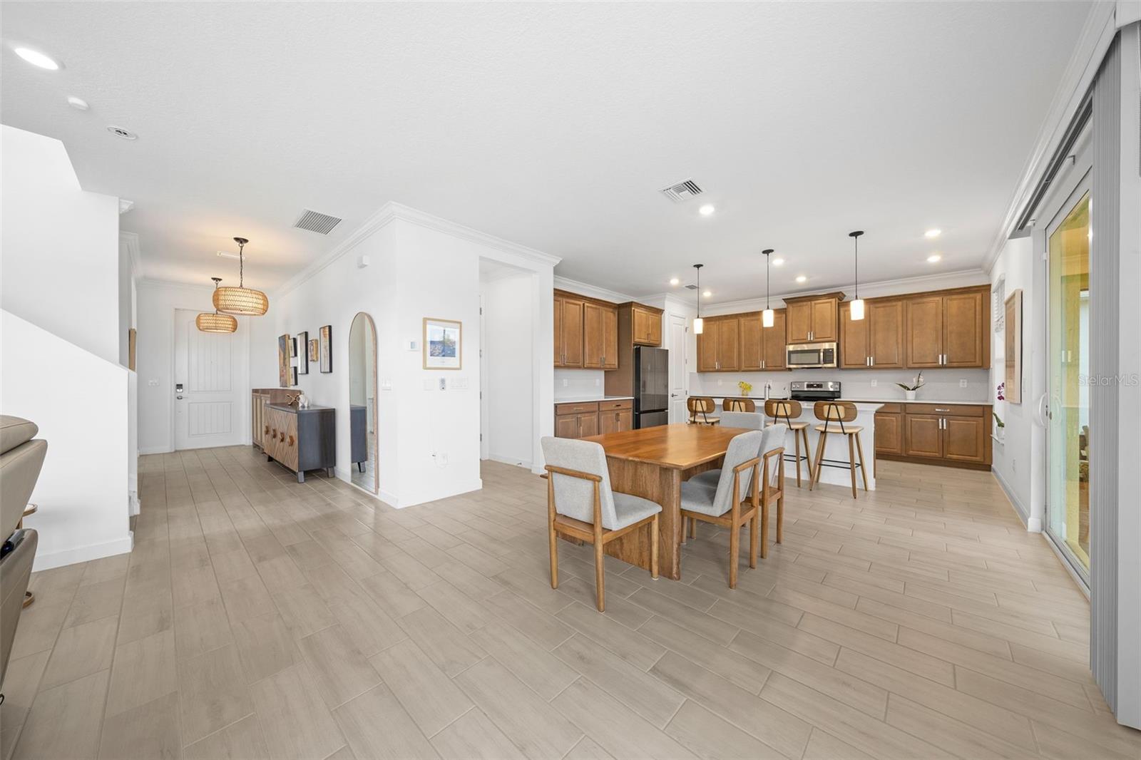 Image 3 of 55 For 715 Veridian Circle Nw