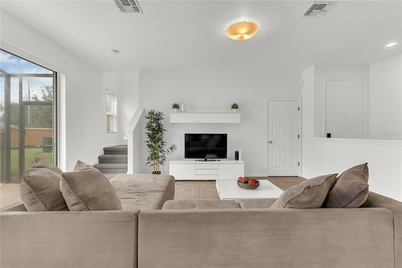 Image 10 of 39 For 920 Las Fuentes Drive