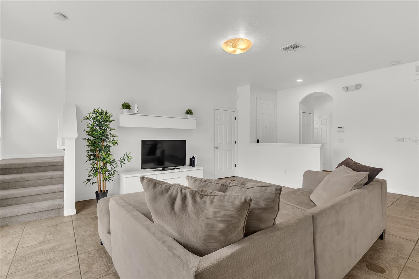 Image 11 of 39 For 920 Las Fuentes Drive