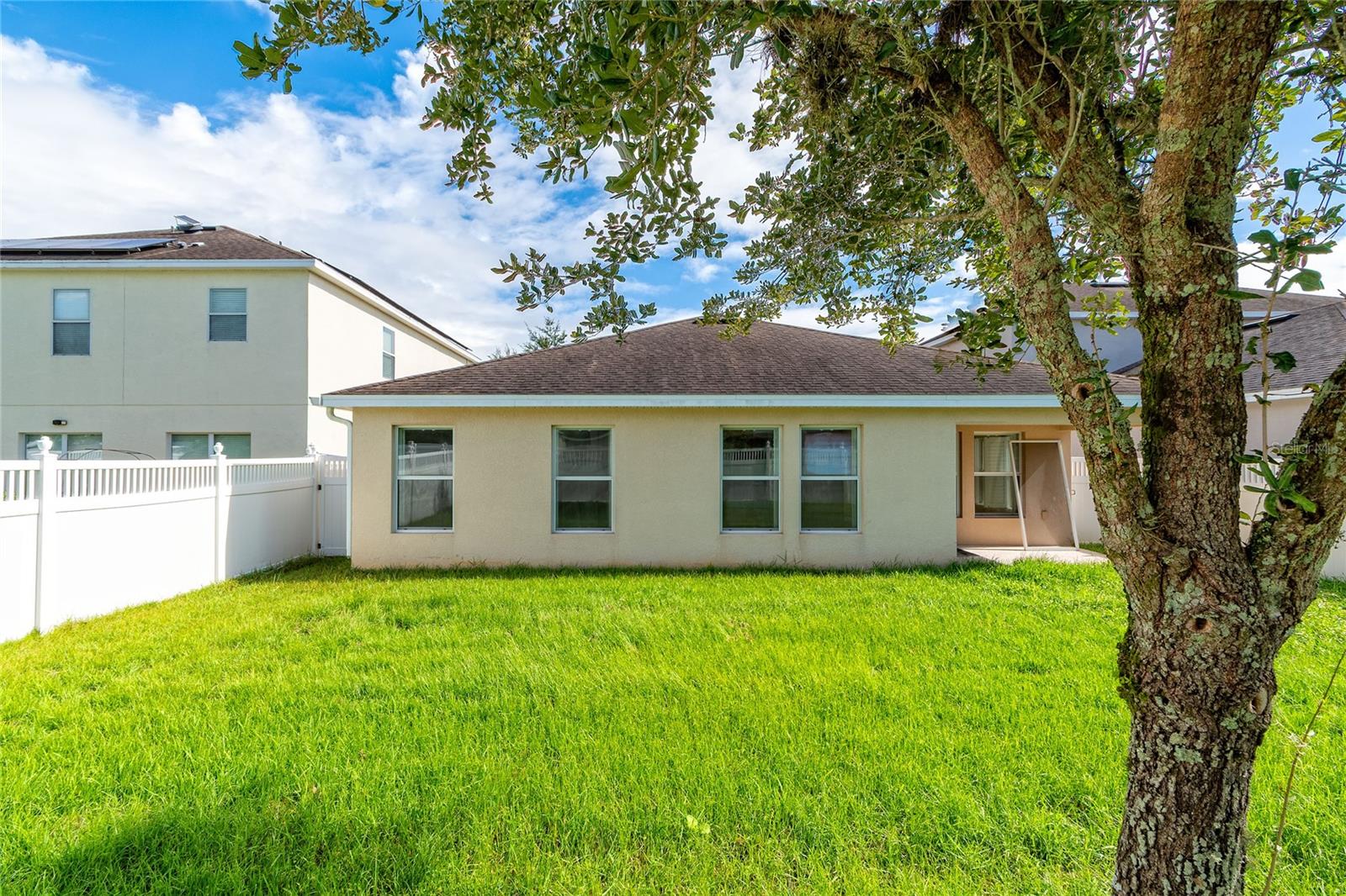 Image 6 of 33 For 10717 Clover Walk Drive