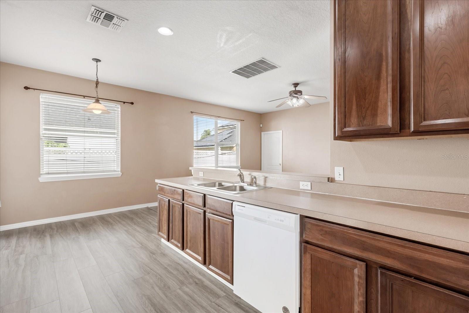 Image 4 of 36 For 3817 Blue Dasher Drive