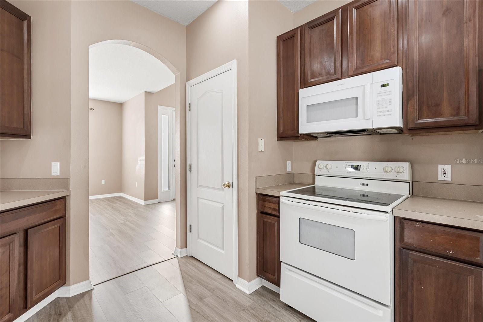 Image 6 of 36 For 3817 Blue Dasher Drive