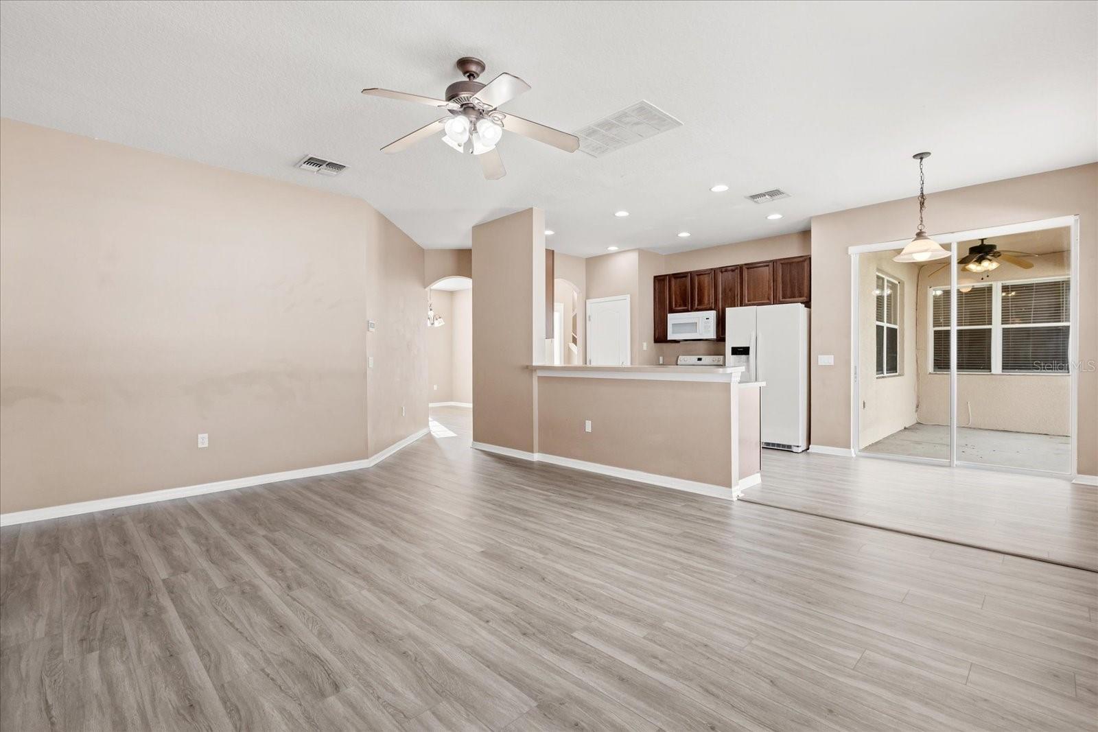 Image 8 of 36 For 3817 Blue Dasher Drive