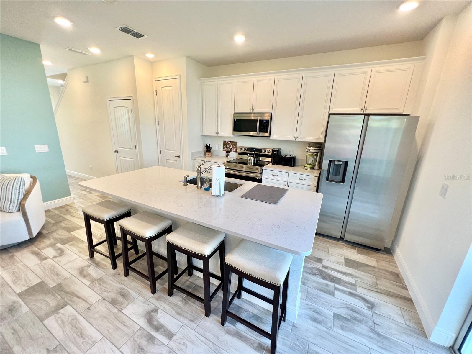 Image 3 of 87 For 8139 Coconut Place