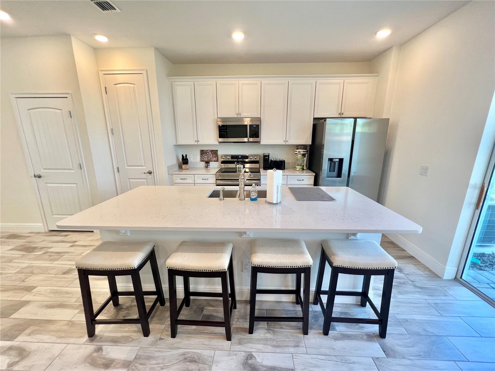 Image 4 of 87 For 8139 Coconut Place