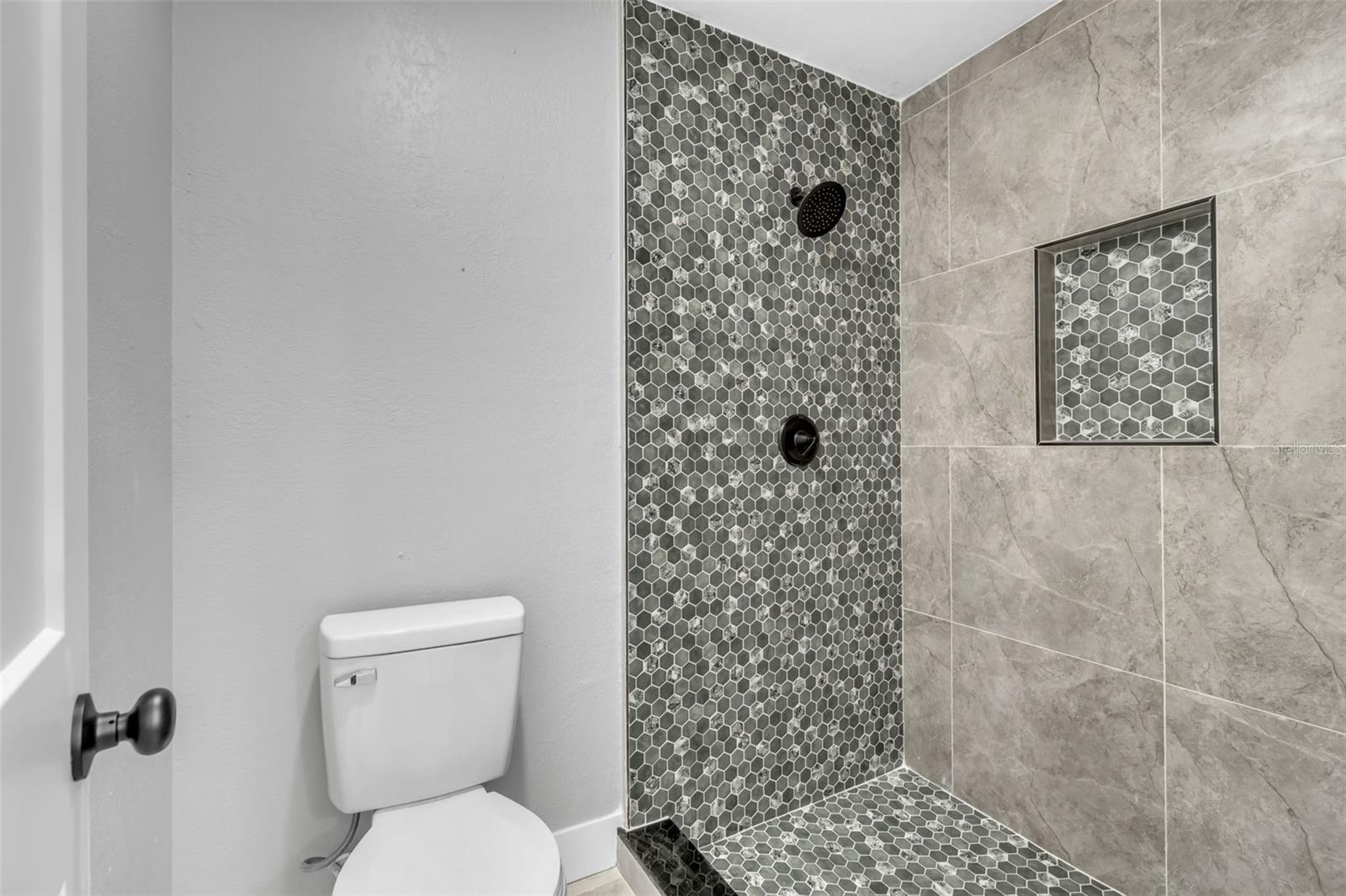 Image 18 of 46 For 2501 India Blvd