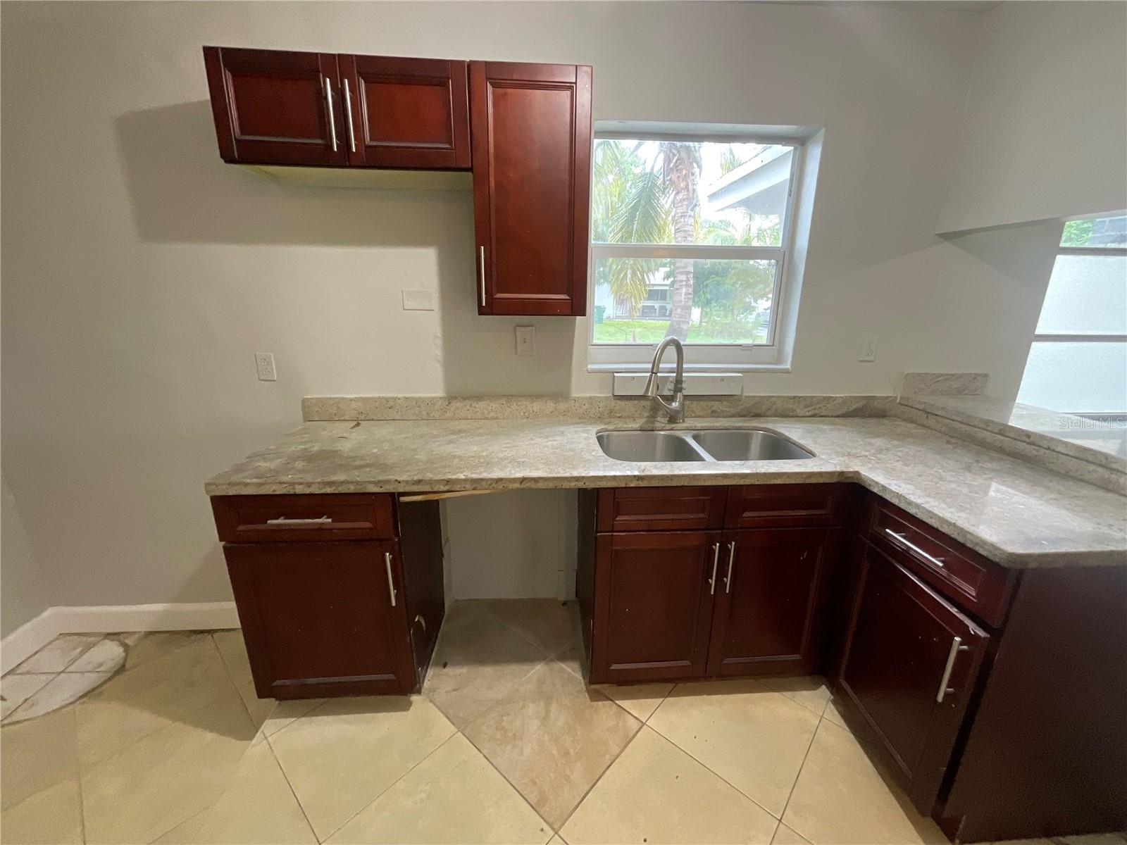 Listing photo id 1 for 7945 Lasalle Boulevard