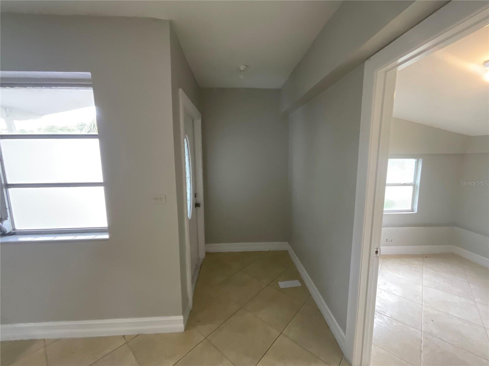 Listing photo id 5 for 7945 Lasalle Boulevard