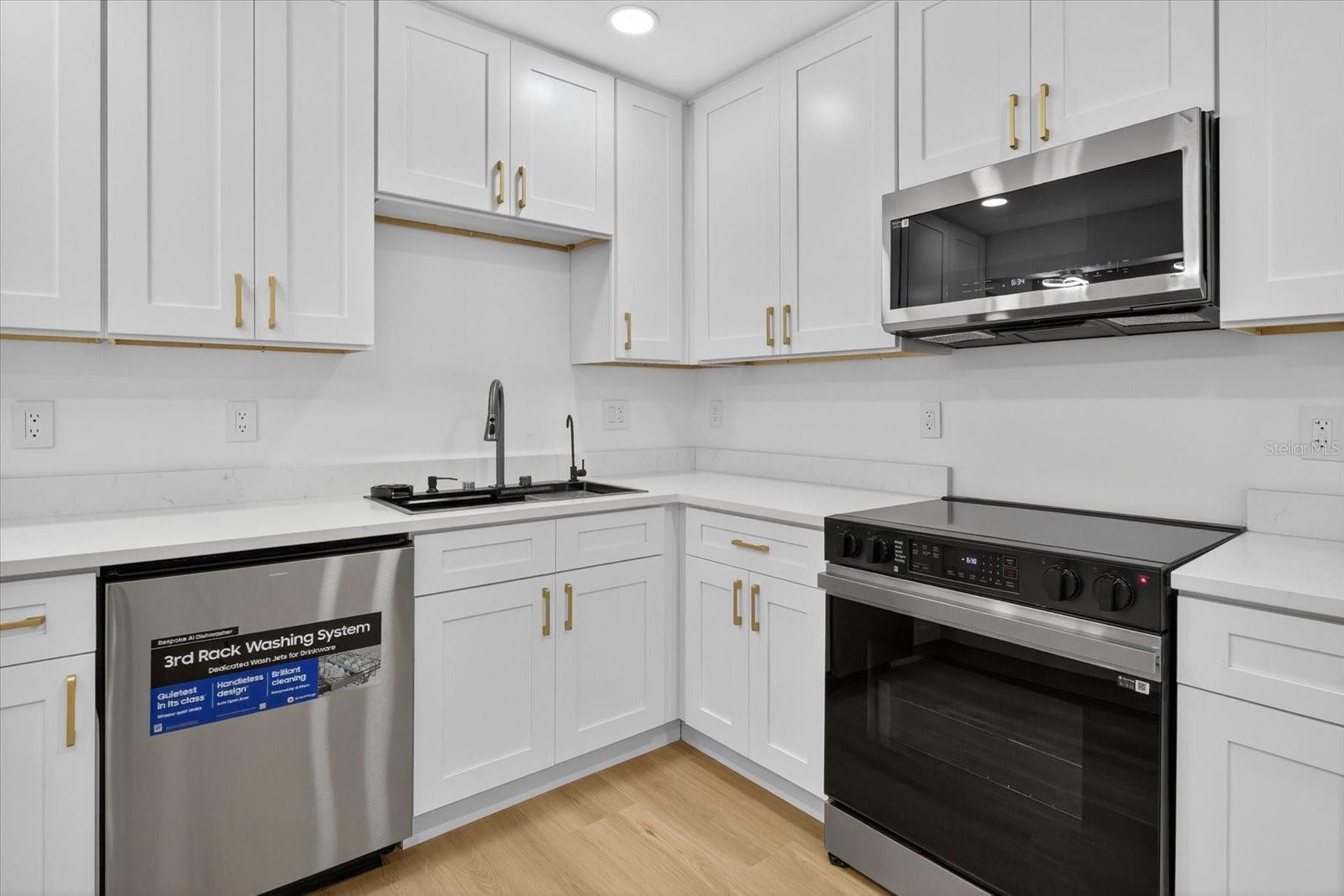 Image 14 of 54 For 11722 Edison Avenue