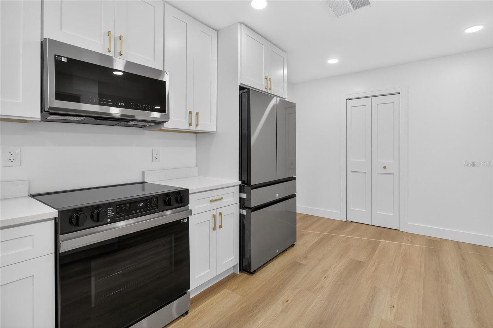 Image 15 of 54 For 11722 Edison Avenue