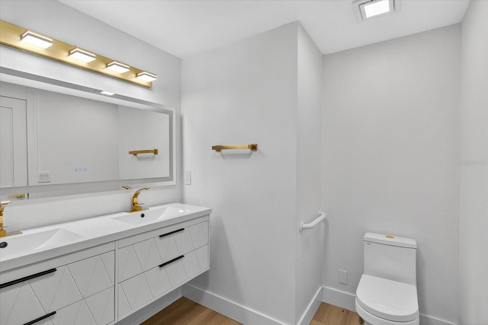 Image 23 of 54 For 11722 Edison Avenue