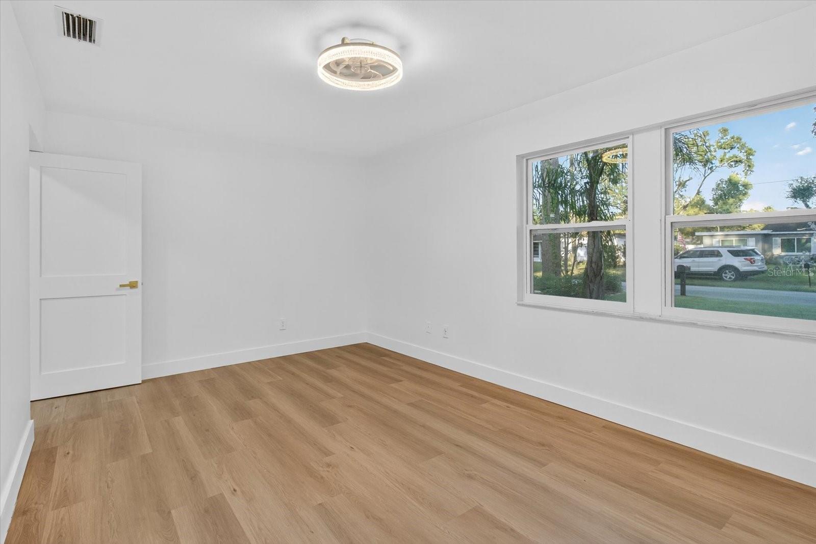 Image 25 of 54 For 11722 Edison Avenue