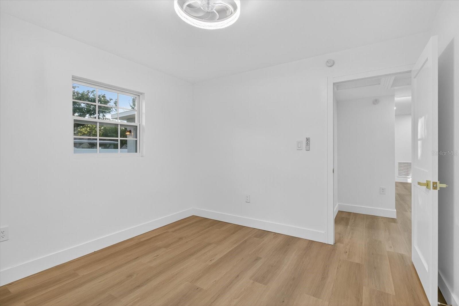 Image 31 of 54 For 11722 Edison Avenue