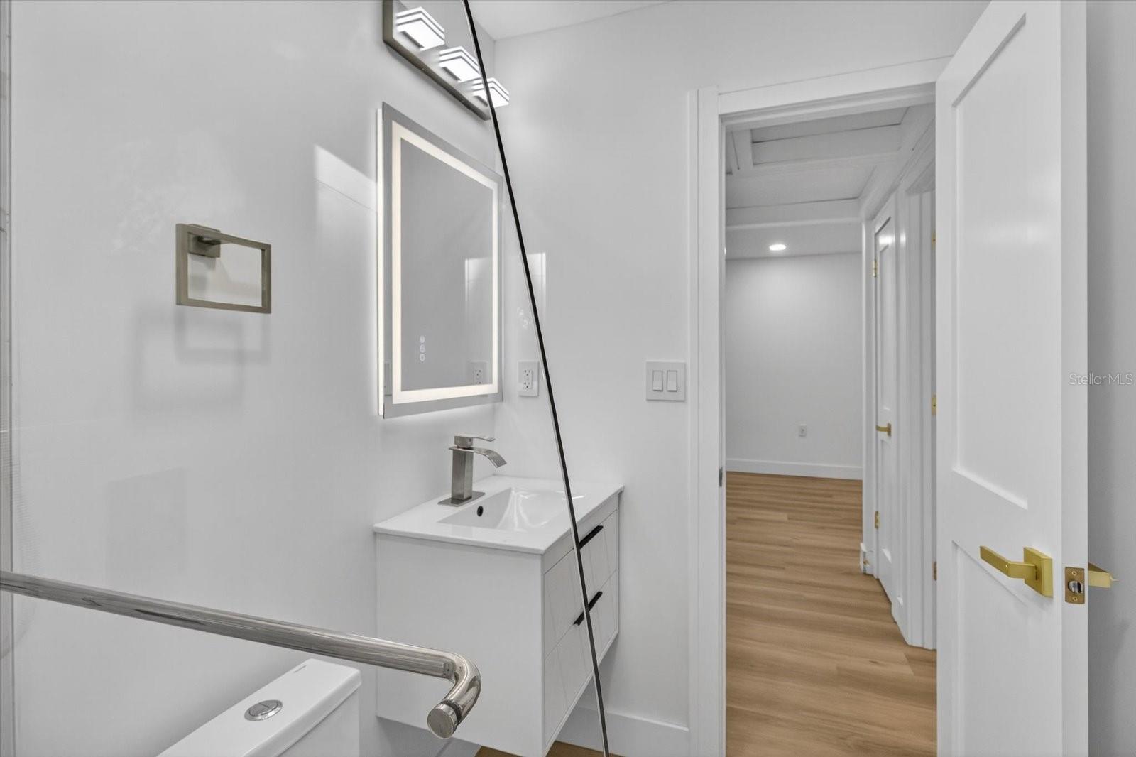 Image 36 of 54 For 11722 Edison Avenue