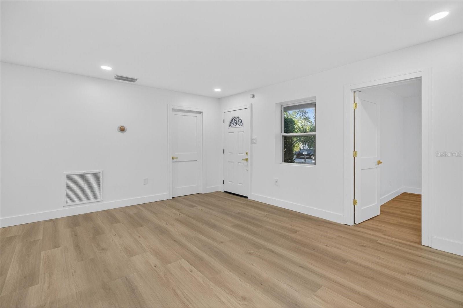 Image 5 of 54 For 11722 Edison Avenue