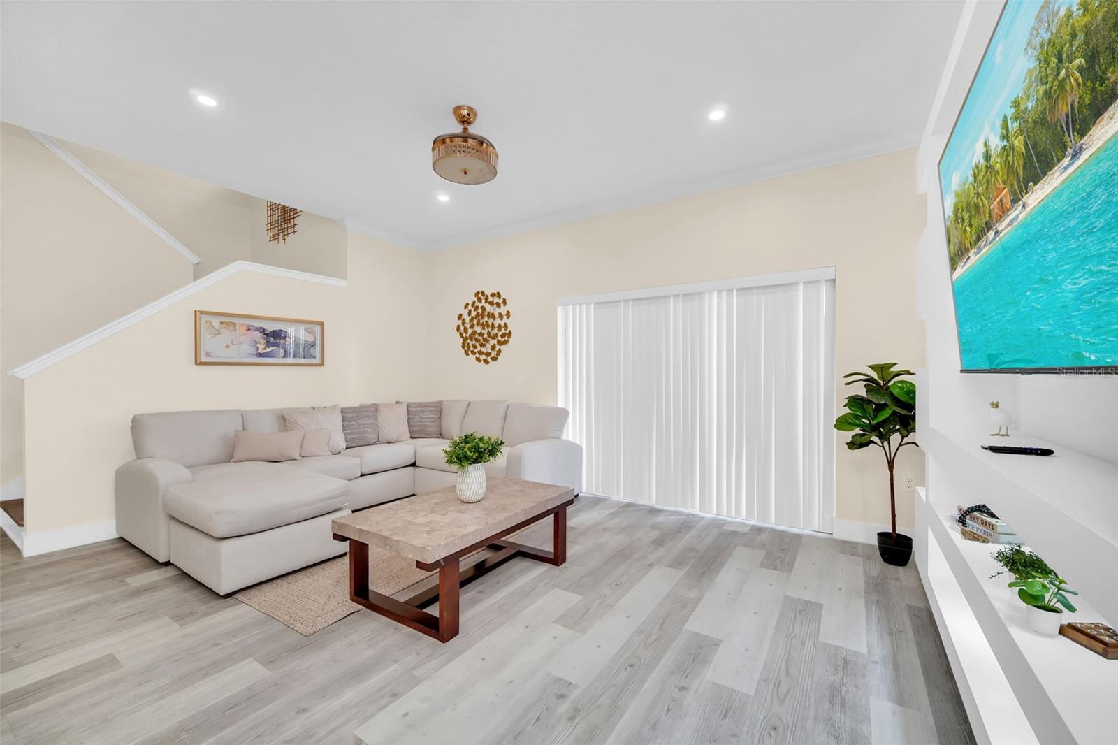 Image 11 of 49 For 243 La Mirage Street