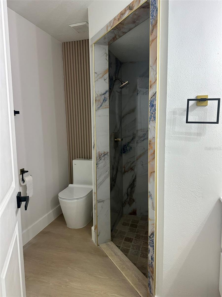 Image 27 of 66 For 706 Lighthouse Court