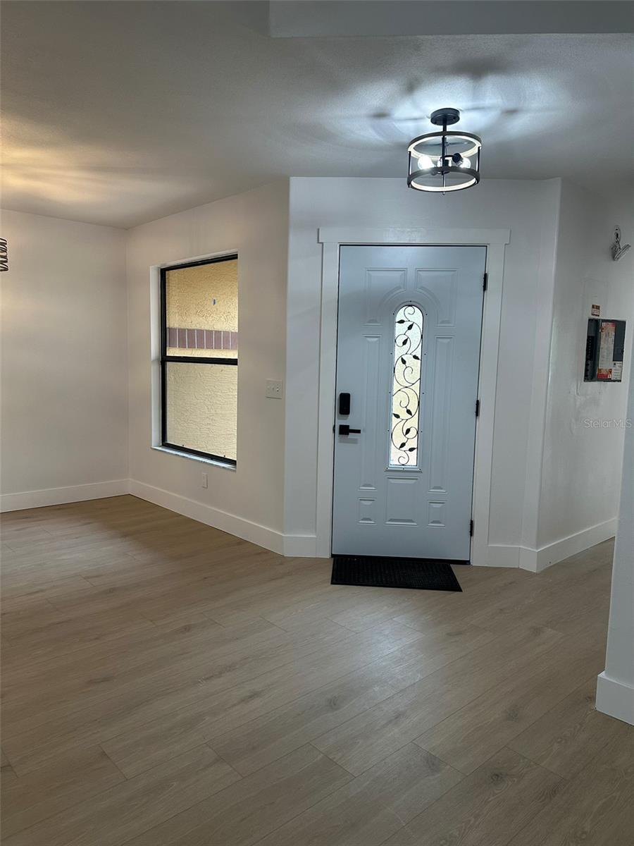 Image 9 of 66 For 706 Lighthouse Court