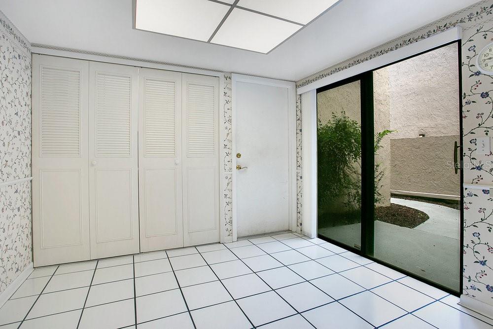 Image 13 of 42 For 406 Meadowood Boulevard