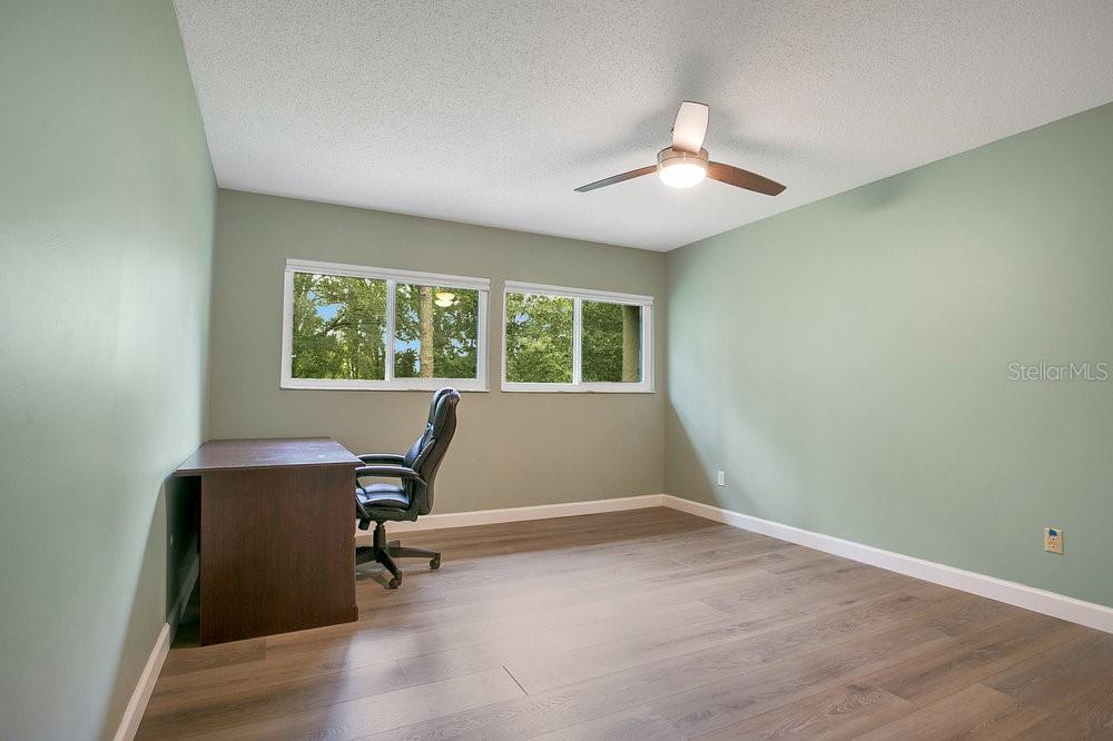 Image 18 of 42 For 406 Meadowood Boulevard