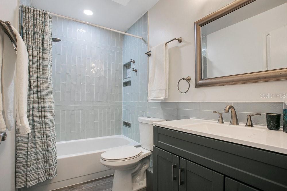 Image 19 of 42 For 406 Meadowood Boulevard