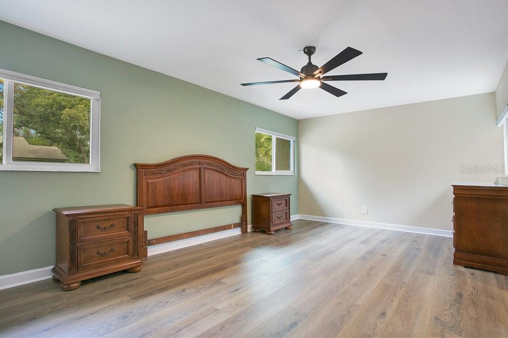 Image 21 of 42 For 406 Meadowood Boulevard