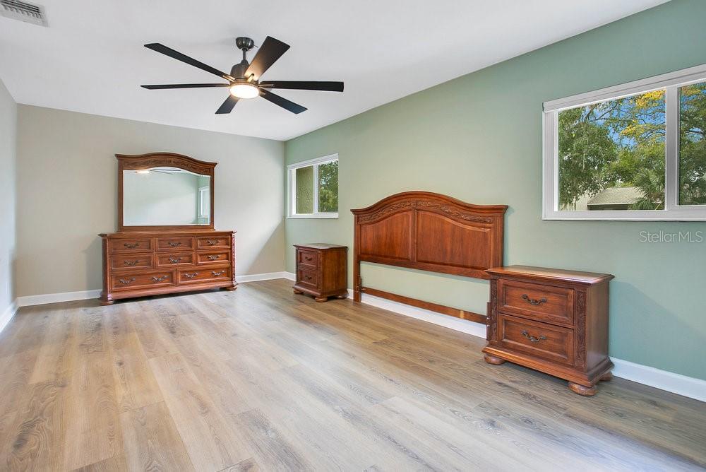 Image 22 of 42 For 406 Meadowood Boulevard