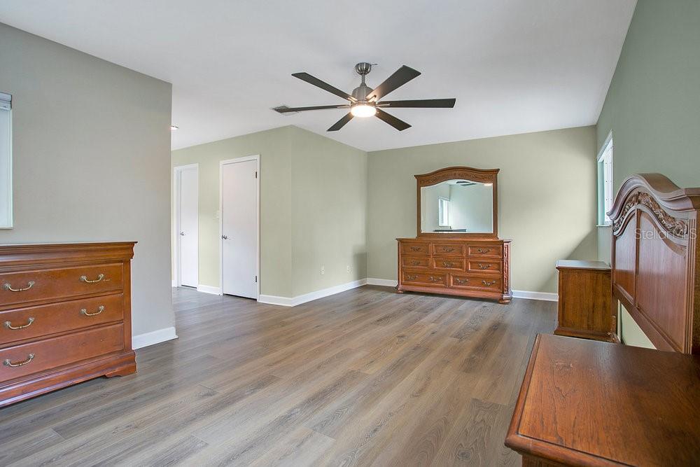 Image 23 of 42 For 406 Meadowood Boulevard