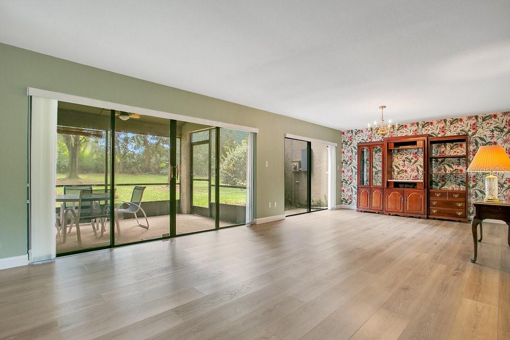 Image 4 of 42 For 406 Meadowood Boulevard