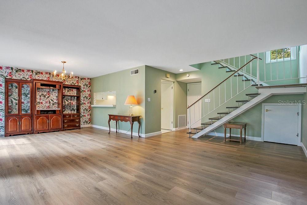 Image 5 of 42 For 406 Meadowood Boulevard