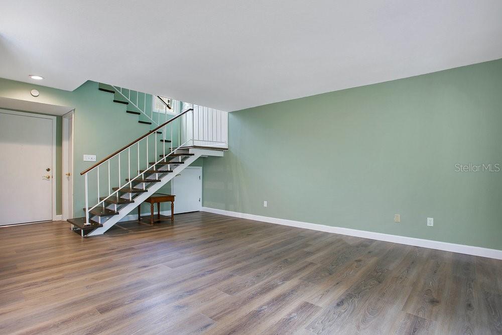 Image 6 of 42 For 406 Meadowood Boulevard