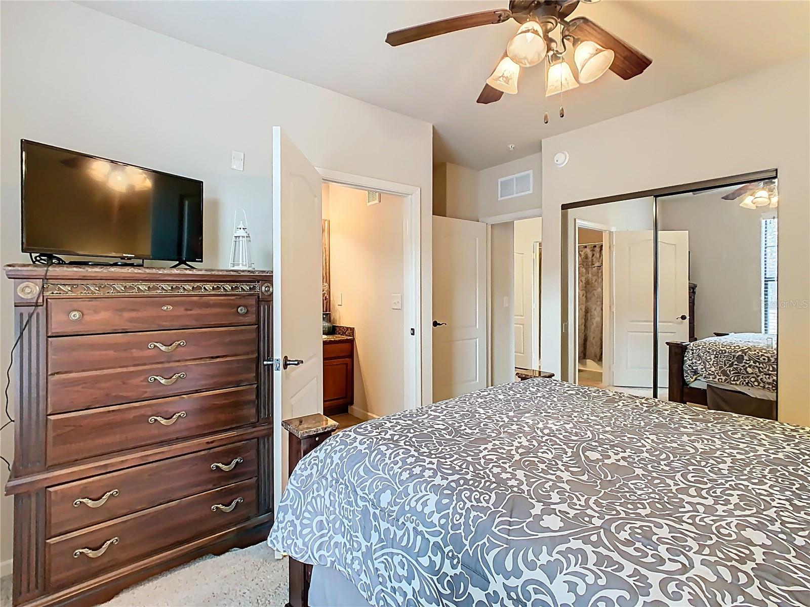 Image 10 of 23 For 907 Charo Parkway 911