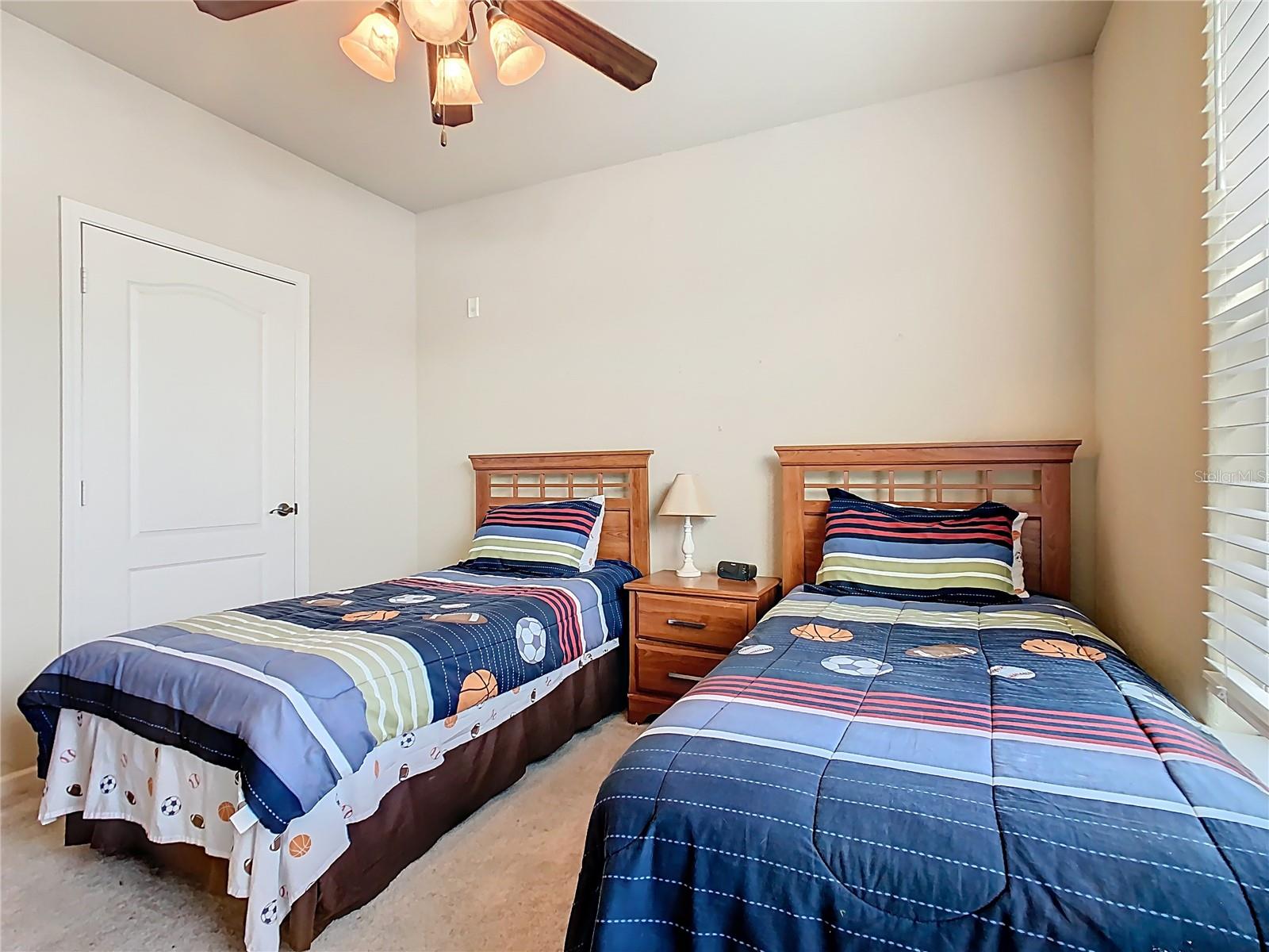 Image 12 of 23 For 907 Charo Parkway 911