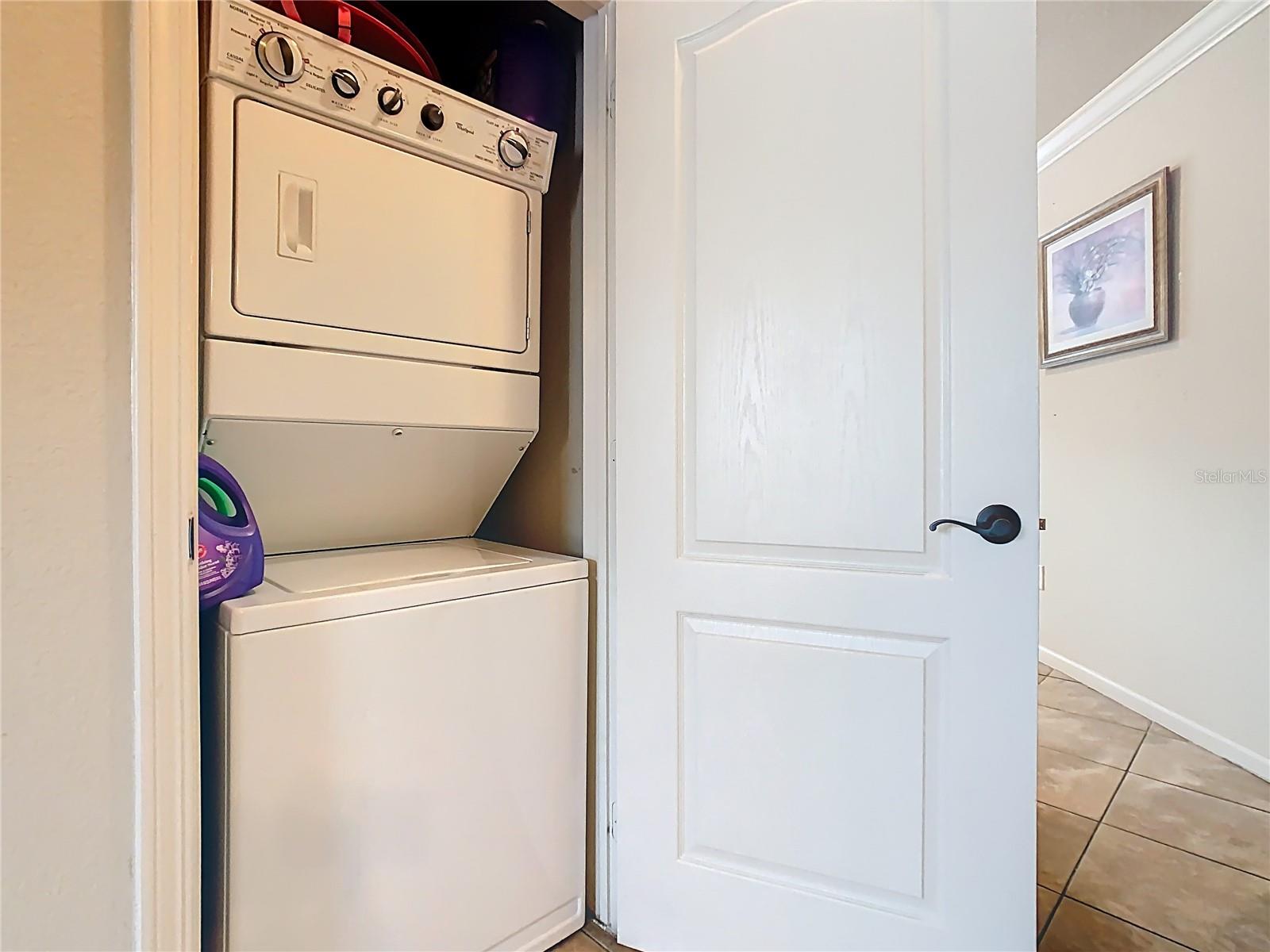 Image 17 of 23 For 907 Charo Parkway 911