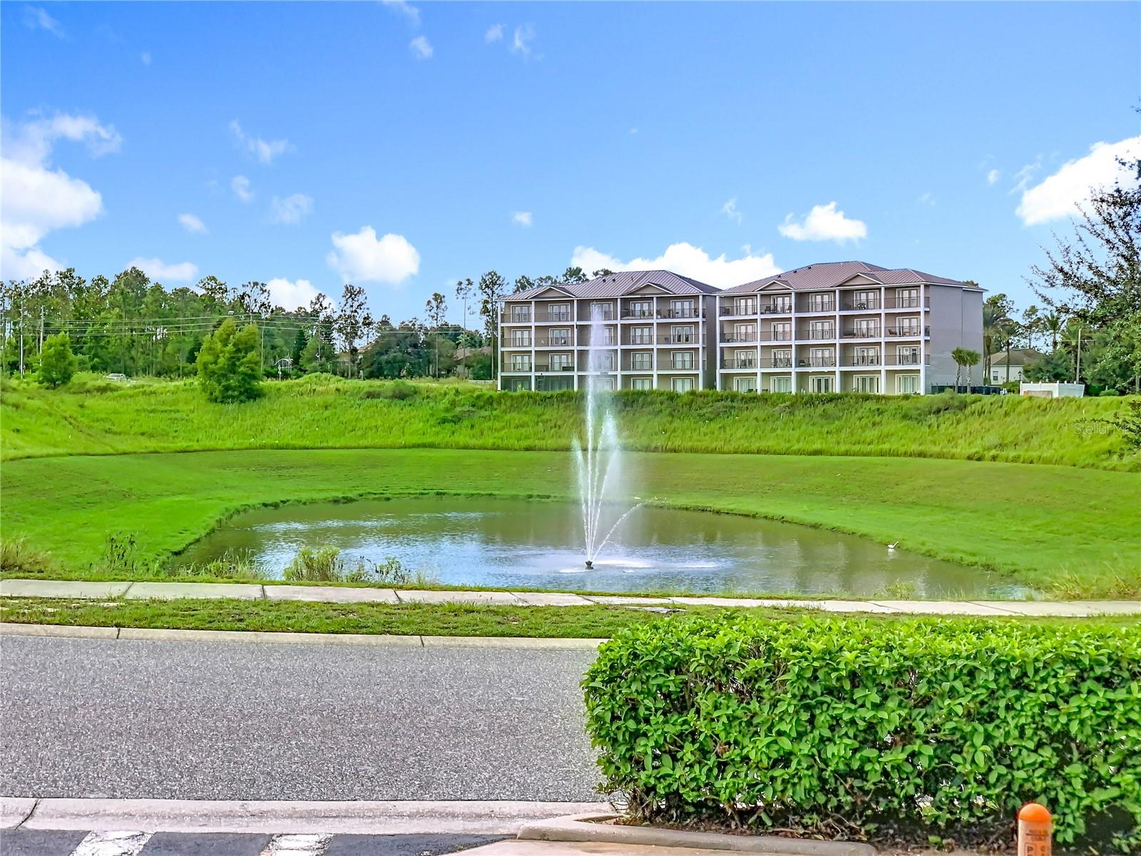 Image 19 of 23 For 907 Charo Parkway 911