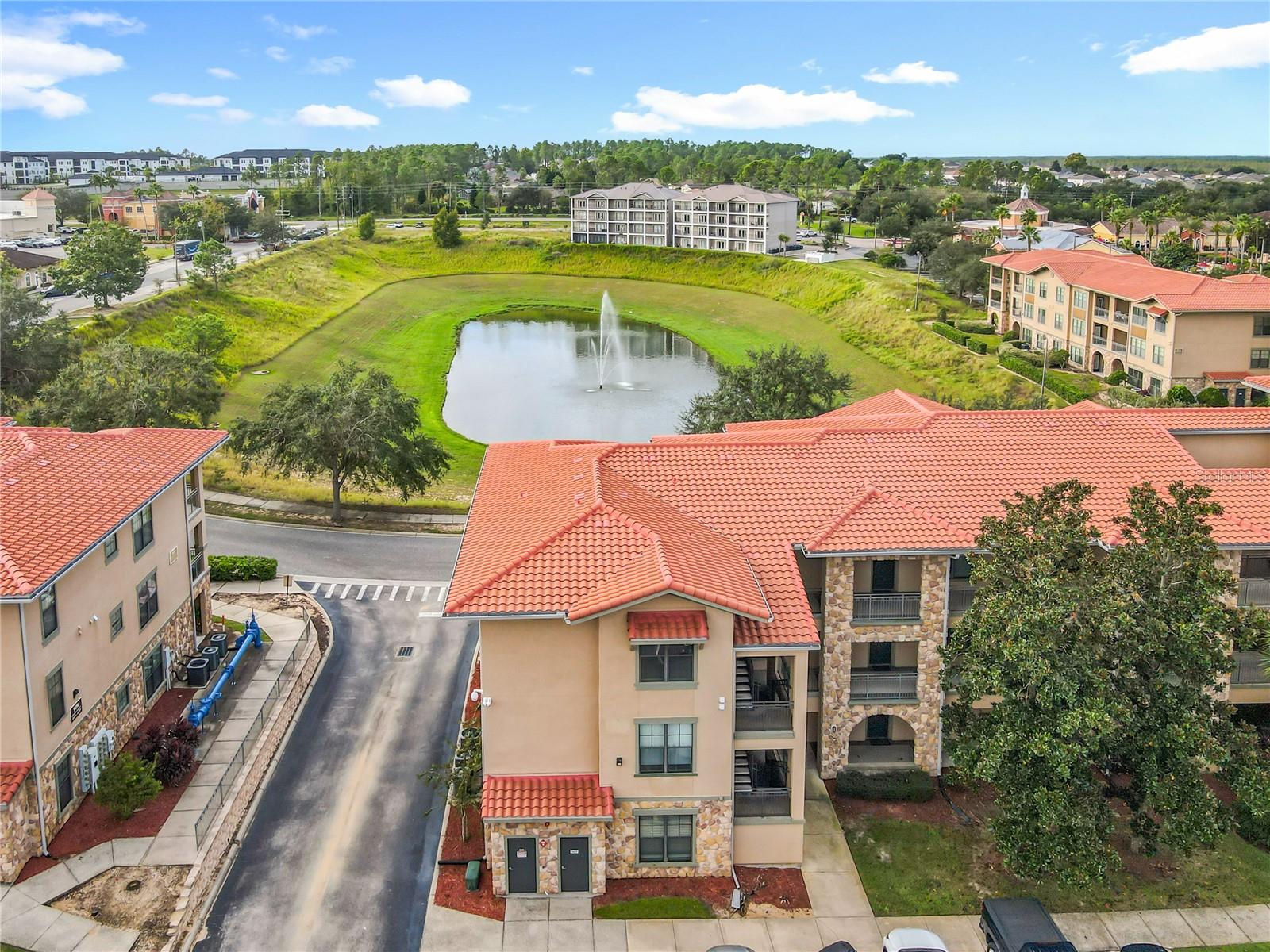 Image 2 of 23 For 907 Charo Parkway 911