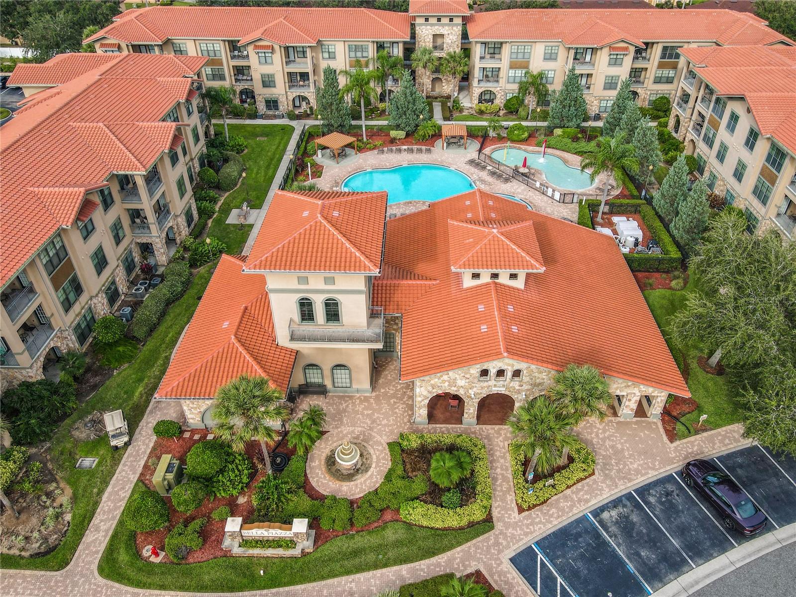 Image 21 of 23 For 907 Charo Parkway 911