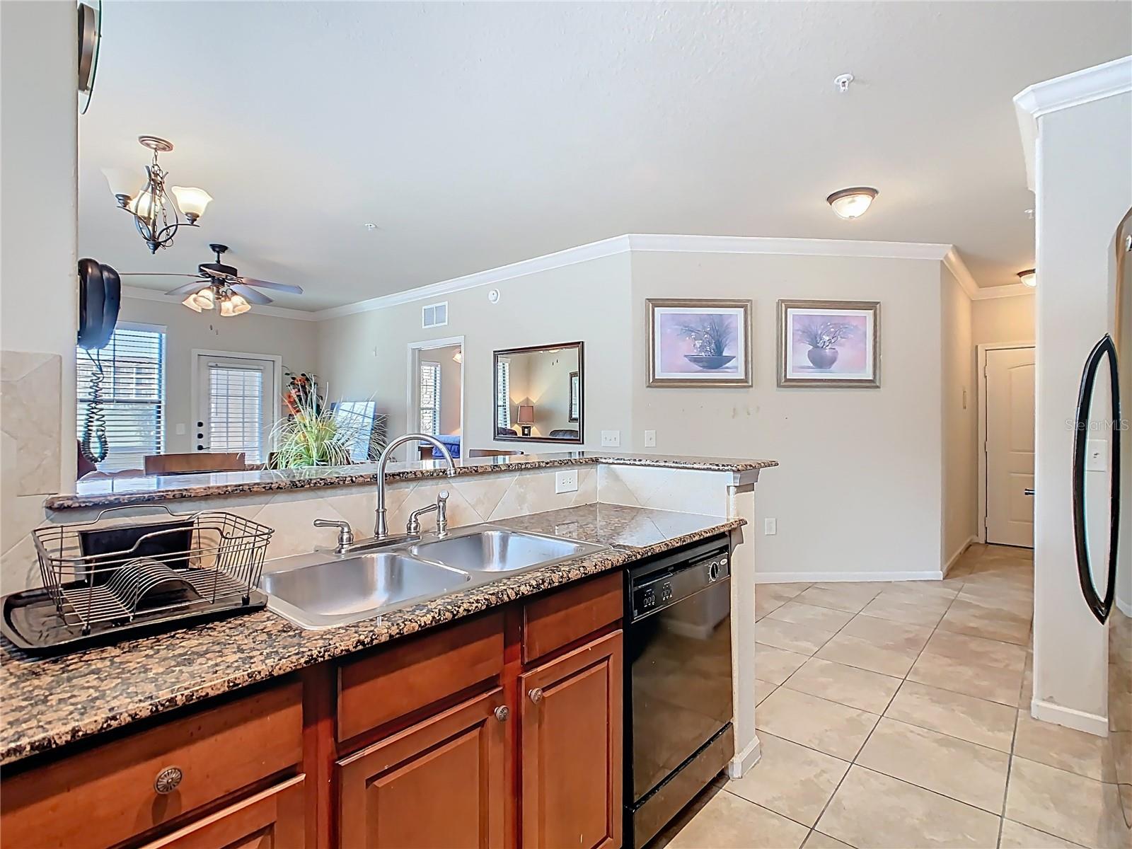 Image 4 of 23 For 907 Charo Parkway 911