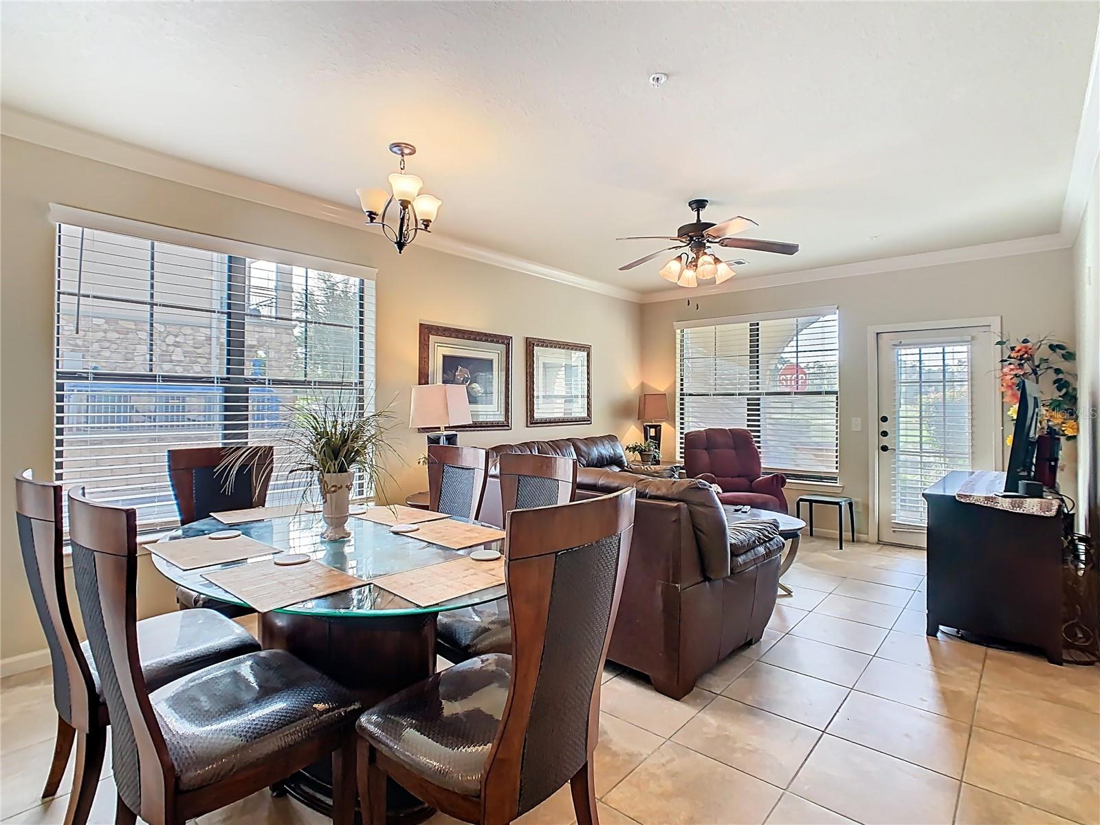 Image 5 of 23 For 907 Charo Parkway 911