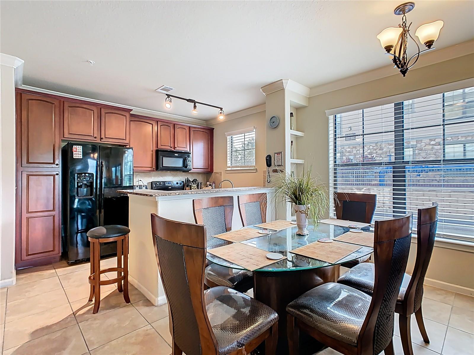 Image 6 of 23 For 907 Charo Parkway 911